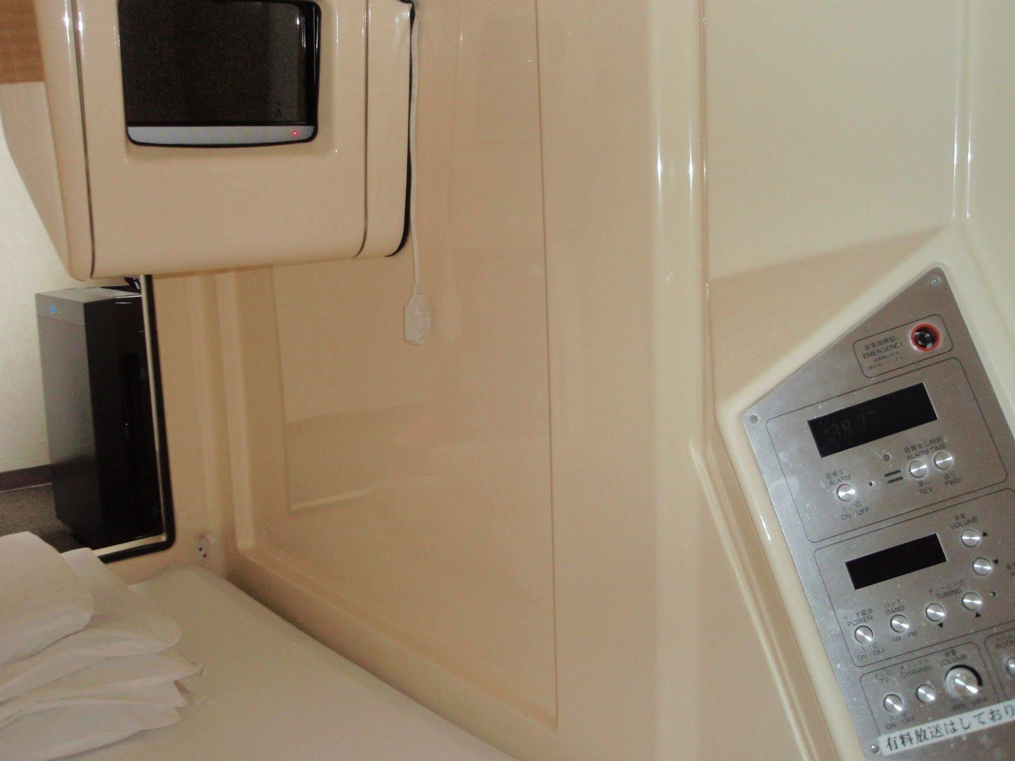 Capsule Hotel Kobe Sannomiya (Adults Only) Eksteriør billede