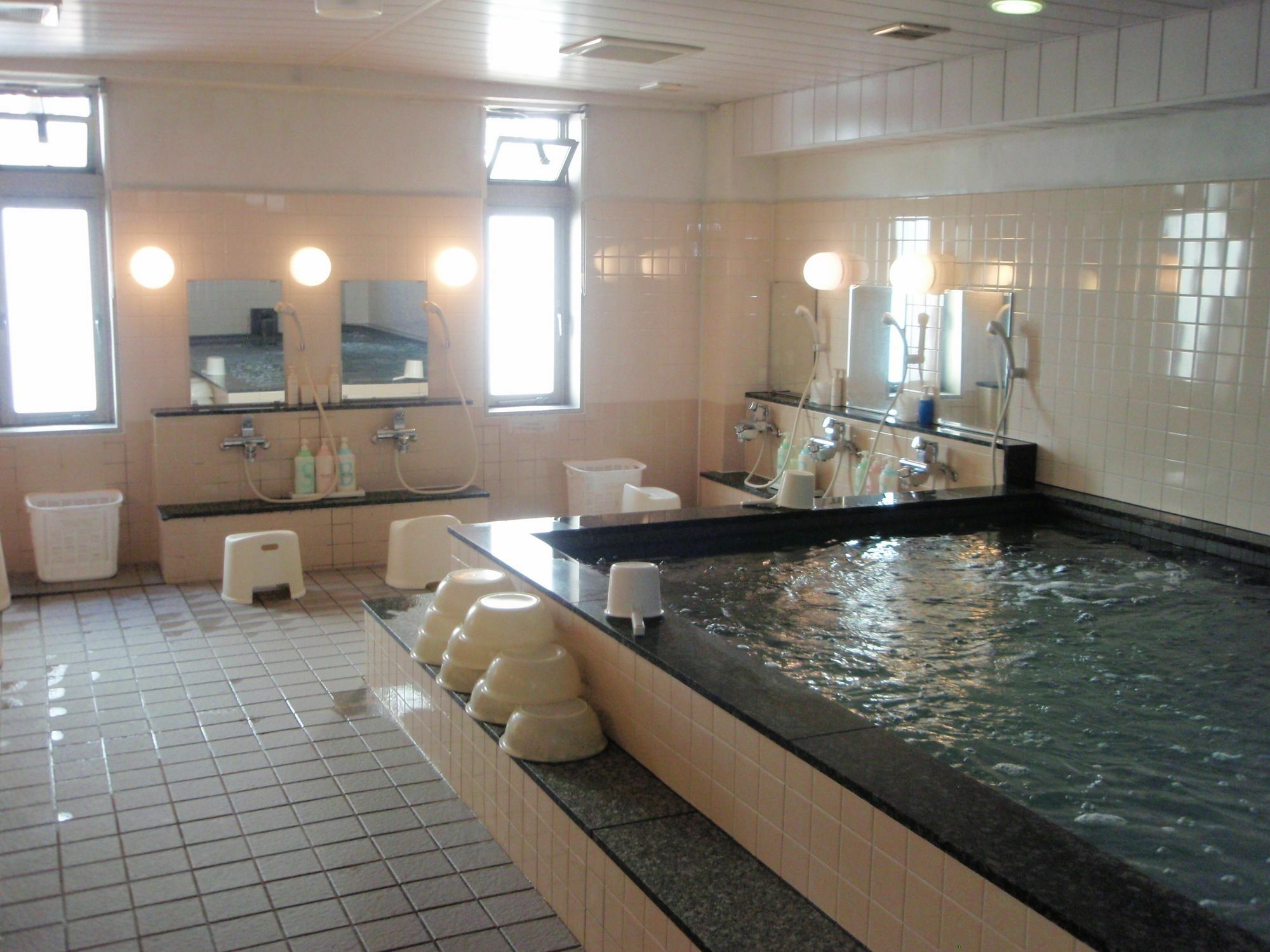 Capsule Hotel Kobe Sannomiya (Adults Only) Eksteriør billede